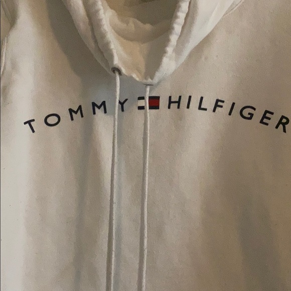 Soft white Tommy Hilfiger sweater. - Picture 2 of 4